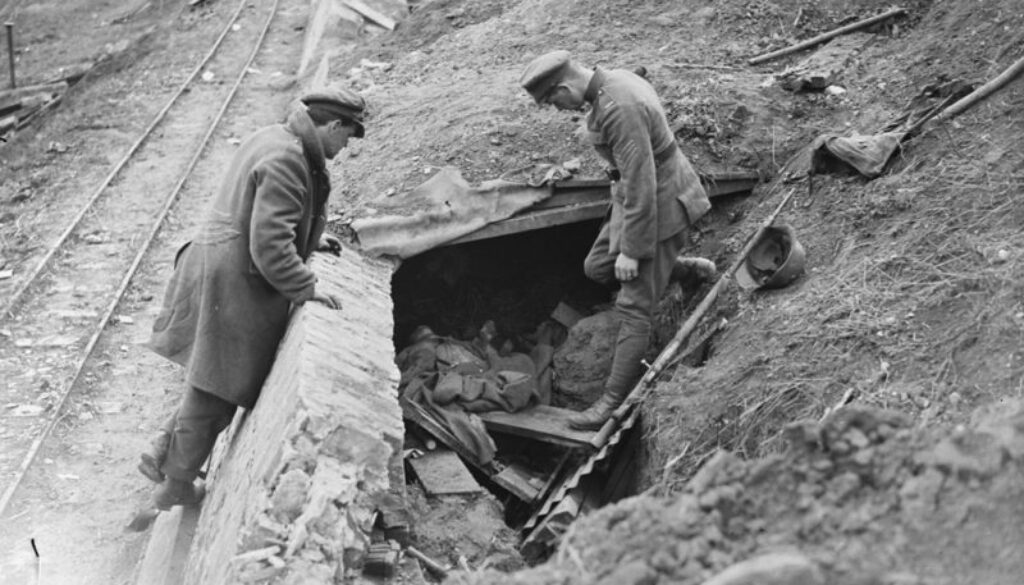 235_Canadians inspecting one of the German dug-outs. Advance East of Arras. October, 1918.